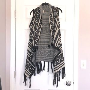 Black and White Geometric Print Vest